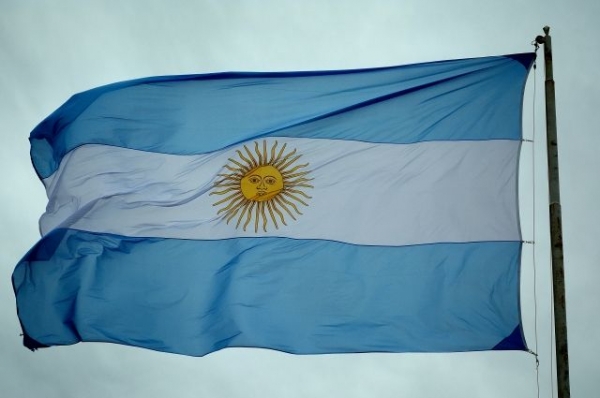 Правительство Аргентины ввело контроль за покупкой долларов